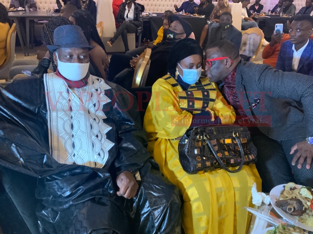 Voici les deux parents de. Mo Gates qui ont marques leur présence a New York pour apporter leur soutien a son discours de la renaissance