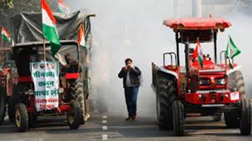 Inde: les agriculteurs investissent New Delhi et crient leur désespoir