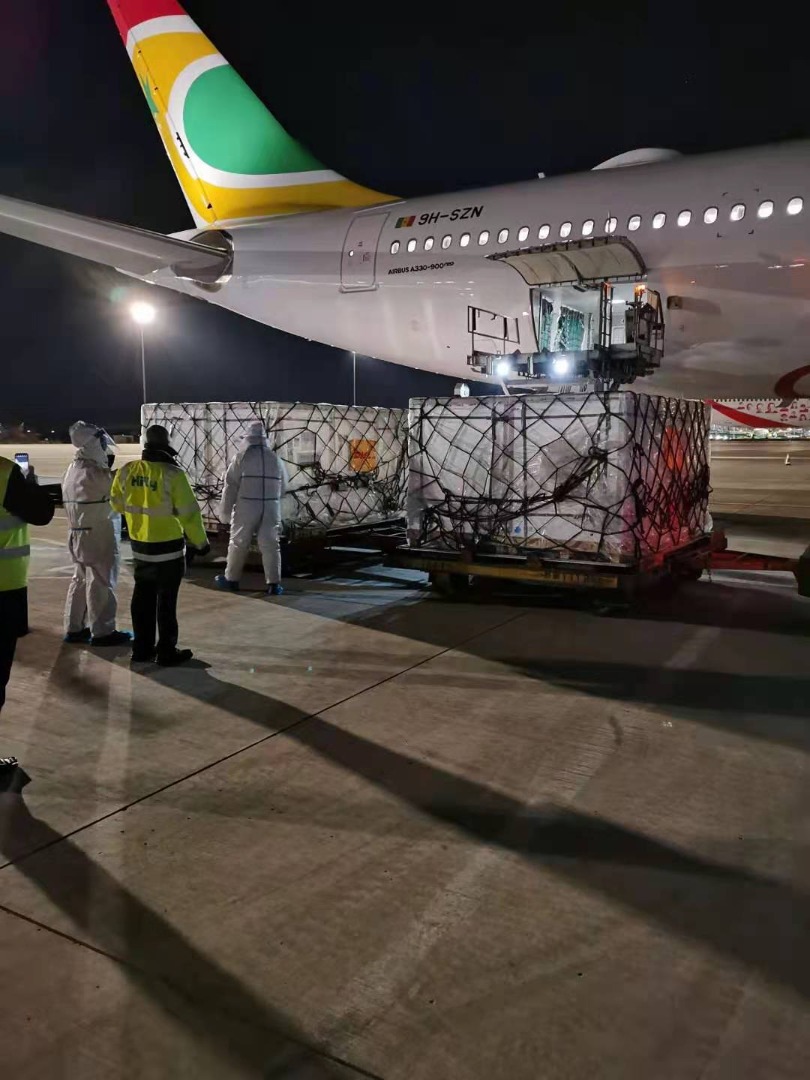 Le convoi des vaccins qui a quitté la Chine hier soir pour Dakar en images !