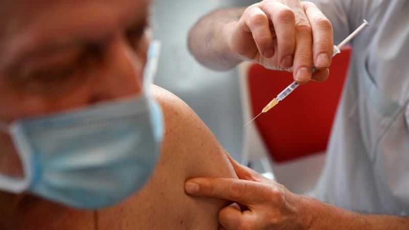 AstraZeneca: le vaccin accessible dès mars en pharmacie pour les Français de 50 à 64 ans