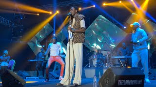 Surexcité regardez la nouvelle danse de waly seck au show indépendance de la Gambie