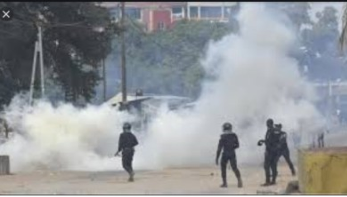 Section de recherches : Des manifestants repoussés à Colobane par la gendarmerie