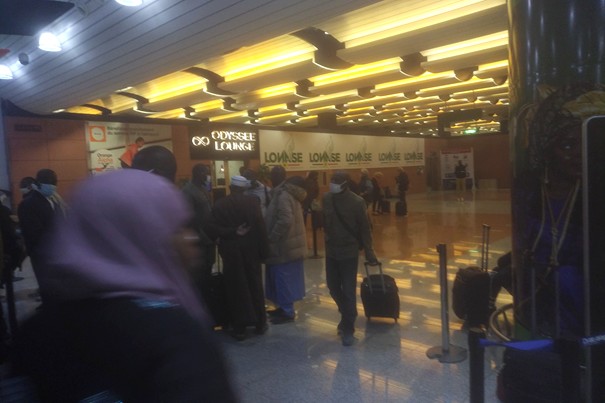 Air Sénégal : Un vol annulé crée la panique, les passagers dans le désarroi (photos)