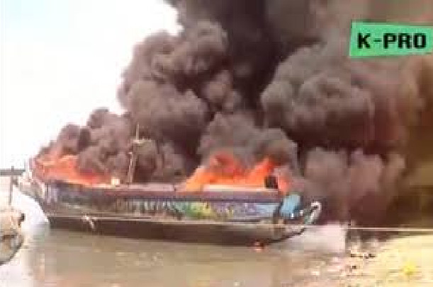 « Sénégal dégage ! » lance-t-on en Gambie : Suite aux tensions 30 bateaux de pêche sénégalais incendiés