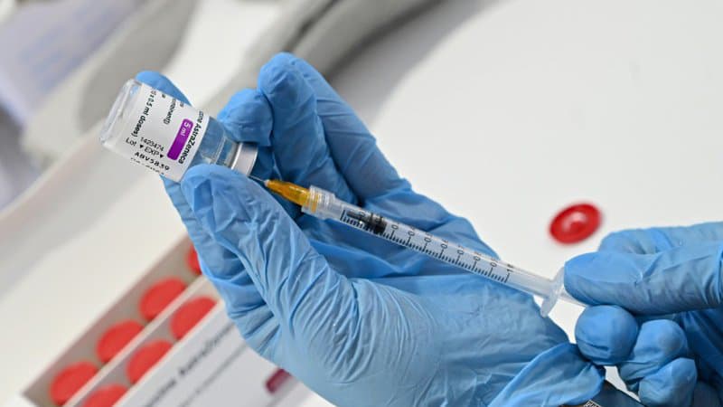 EN DIRECT - Covid-19: l'ANSM évoque l'existence d'un risque "rare" de thrombose associé au vaccin AstraZeneca
