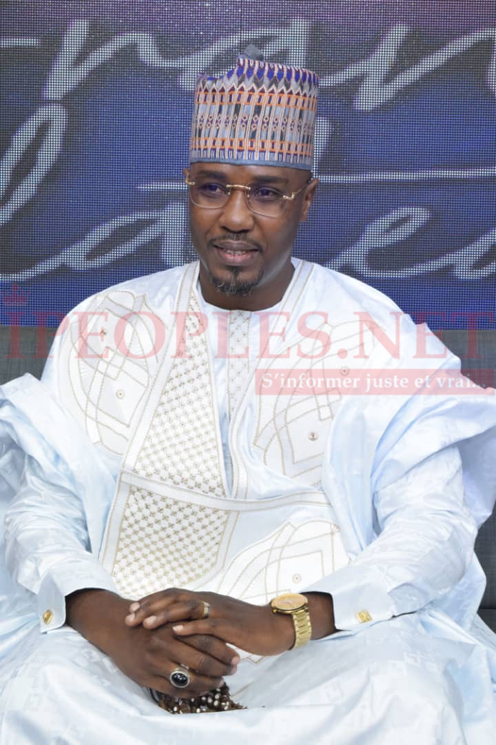 L'incontournable de la bande FM, Cheikh Sarr illumine le G.P de la Sen tv avec son nouveau look