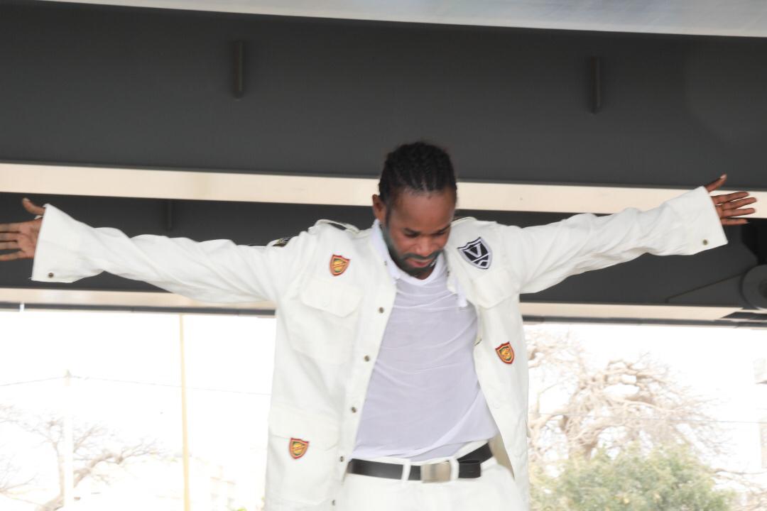 Le Danseur et l’acteur confirmé continue de vivre pleinement son art.