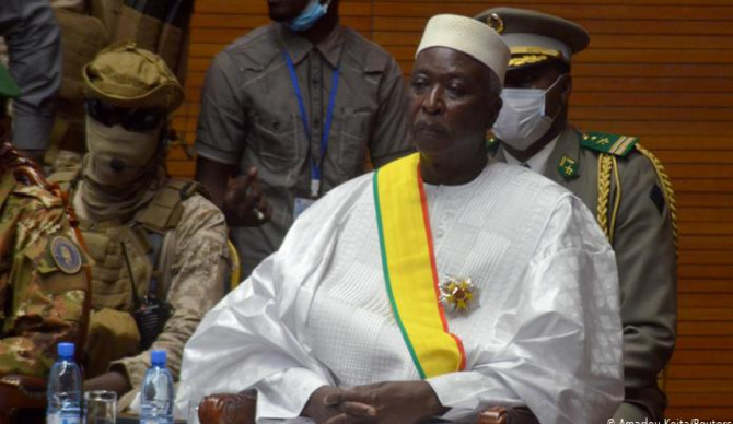 Un nouveau coup d’état annoncé au Mali : Bah N’Daw et Moctar Ouane arrêtés