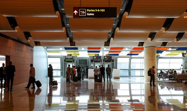 UN HOMME D’AFFAIRES ARRÊTÉ À L’AIBD POUR ESCROQUERIE PORTANT SUR PLUS DE 2 MILLIARDS FCFA