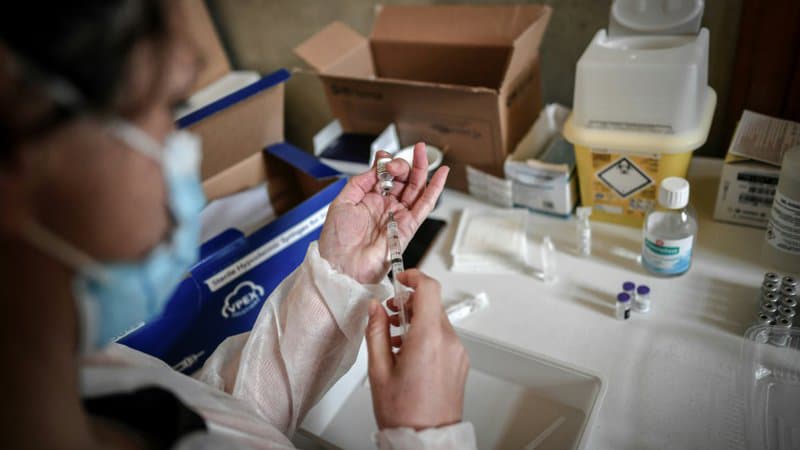 "Ne pas passer à côté de cette chance": face au variant Delta, le ministère de la Santé appelle à se faire vacciner