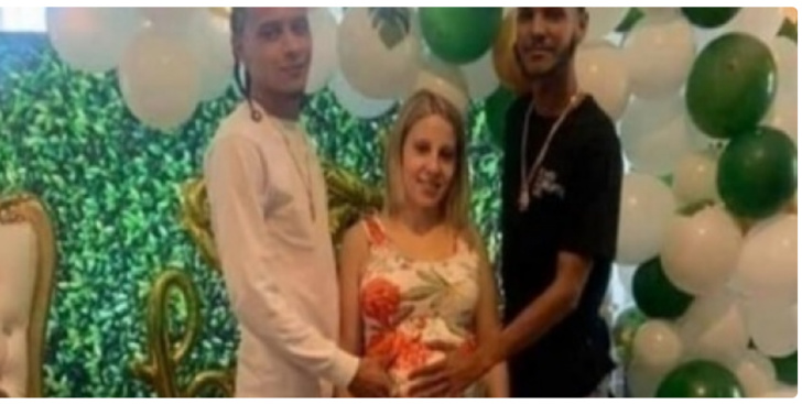 Elle organise une fête prénatale avec ses deux petits amis qui ne savent pas qui est le véritable père