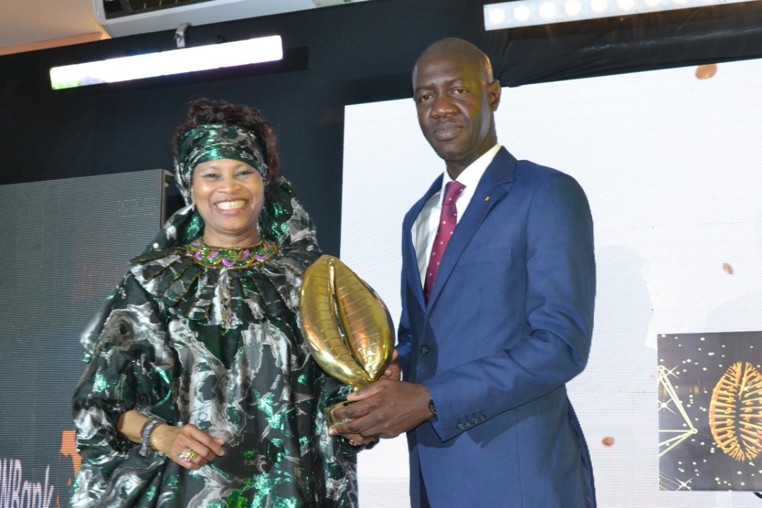 Voici les Lauréats de la 16 eme éditions des Cauris d’or 2021, la plus prestigieuse soirée de gala de l'Afrique de l'Ouest.