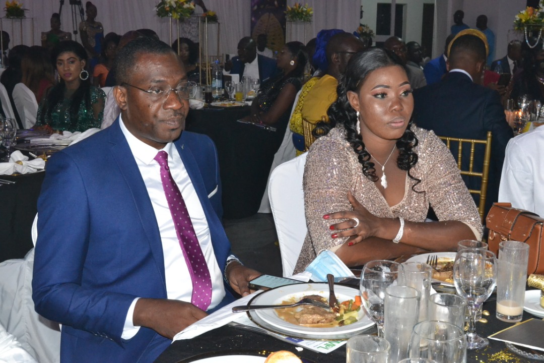 Pari réussit pour la 16 eme éditions de la plus prestigieuse Gala de l'Afrique, en images les Cauris d'or 2021. Regardez