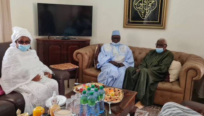 Le Khalife Babacar Sy Mansour rend visite au président Lamine Diack (en image)