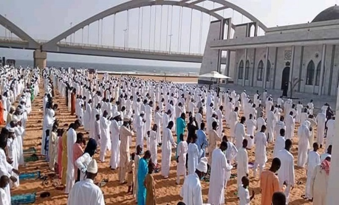 Prières de Tabaski à la mosquée Layène : le fils du khalife des Layenes salue le respect strict des mesures barrières