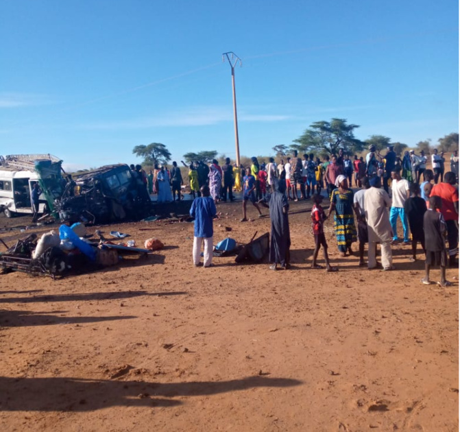 Accident sur la route de Ndioum: Le choc entre un car « Ndiaga Ndiaye » et un minibus fait 14 morts et plusieurs blessés