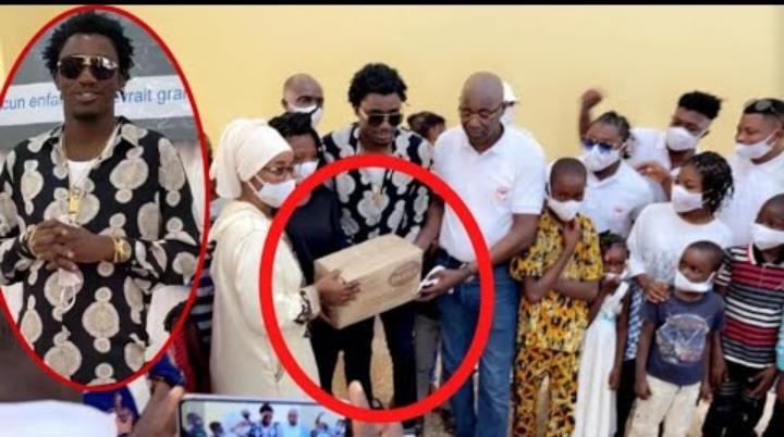 Wally Seck fait un dons important aux enfants du village SOS en Guinne conakry