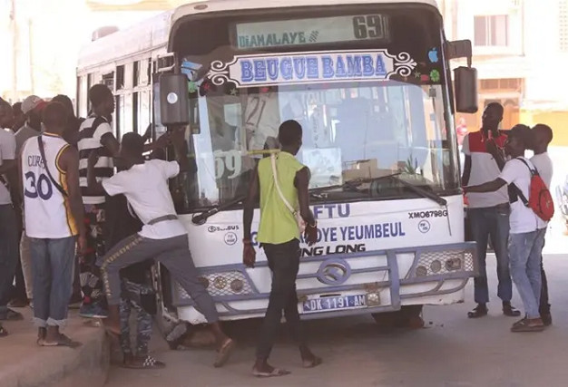 Badiane sans ticket sur un bus Tata: Epinglé, le fraudeur tabasse le contrôleur