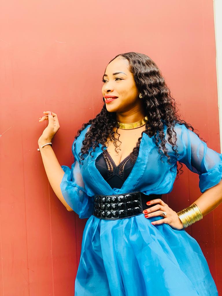 EN IMAGES: Arrivée de Chadia à Abidjan pour le festival FEMUA 202