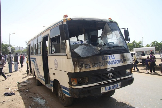 Accident mortel à Thiaroye Tally Diallo : Un bus de la ligne 51 écrase un malade mental, les populations se rebiffent