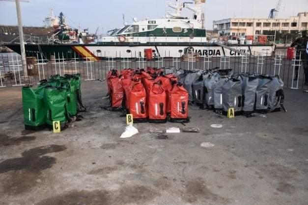 TRAFIC INTERNATIONAL DE DROGUE: La Marine saisit 2026 kilos de cocaïne sur un navire