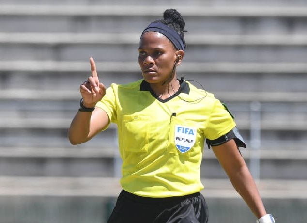 Football : L’arbitre Assistante Adja Isseu Cissé sélectionnée pour la Ligue Africaine Féminine