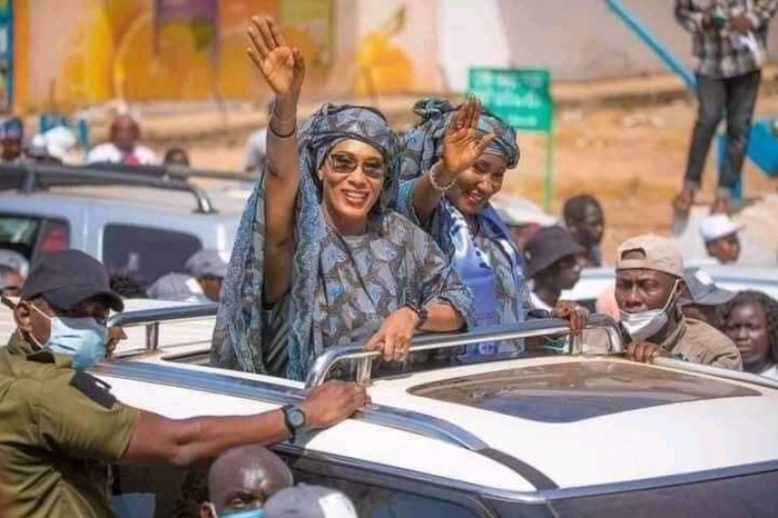 Gambie présidentielle: Fatou Bah et sa co-épouse battent campagne pour leur mari, Adama Barrow