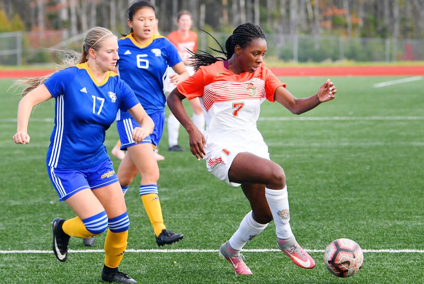 2e  équipe All-Canadian :  La défenseuse Fatou Ndiaye nommée