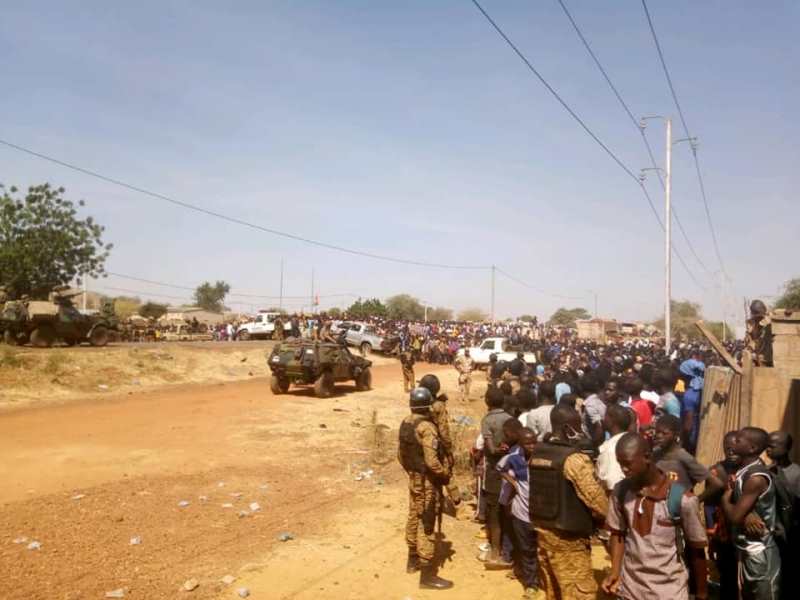 Burkina Faso : Un convoi de l’armée française bloquée par des jeunes dans la ville de Kaya
