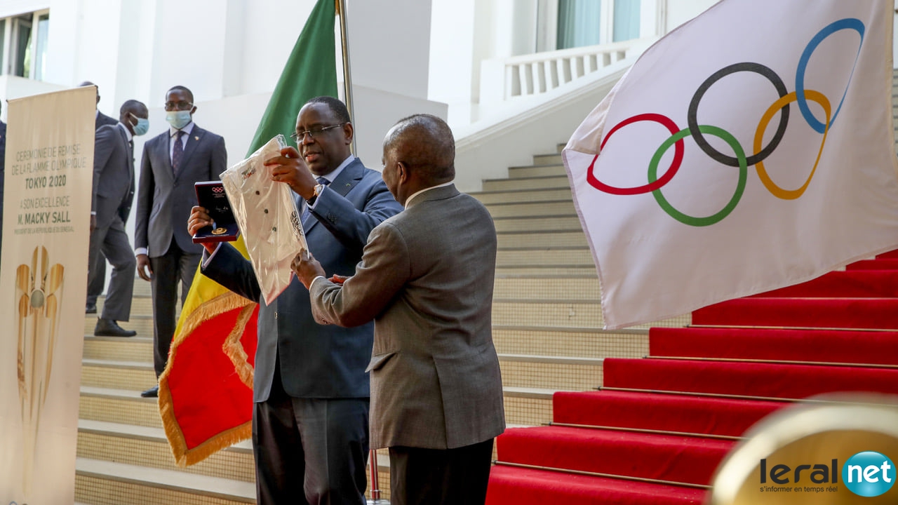 Flamme Olympique allumée à Dakar Par Macky Sall et Diagna Ndiaye