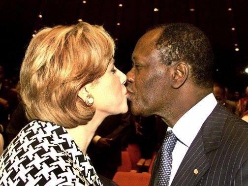 A quand un baiser de Mr et Mme Sall pareil à celui de Mr et Mme OUATTARA
