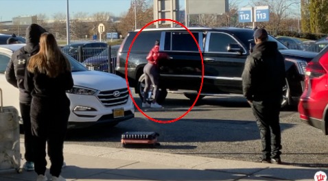 Urgent video insolite dispute de couple à l'aéroport de New York regardez