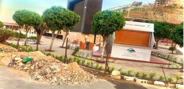 Monument de la Renaissance : L'UCG accompagnée de la Gendarmerie détruit les aménagements effectués par l'administration.