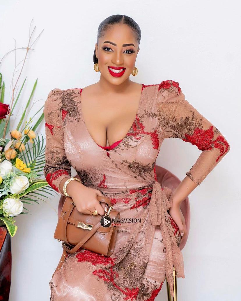 (Photos) En combinaison ultra moulante, Betty Dia illumine la toile dans un style sans pareil