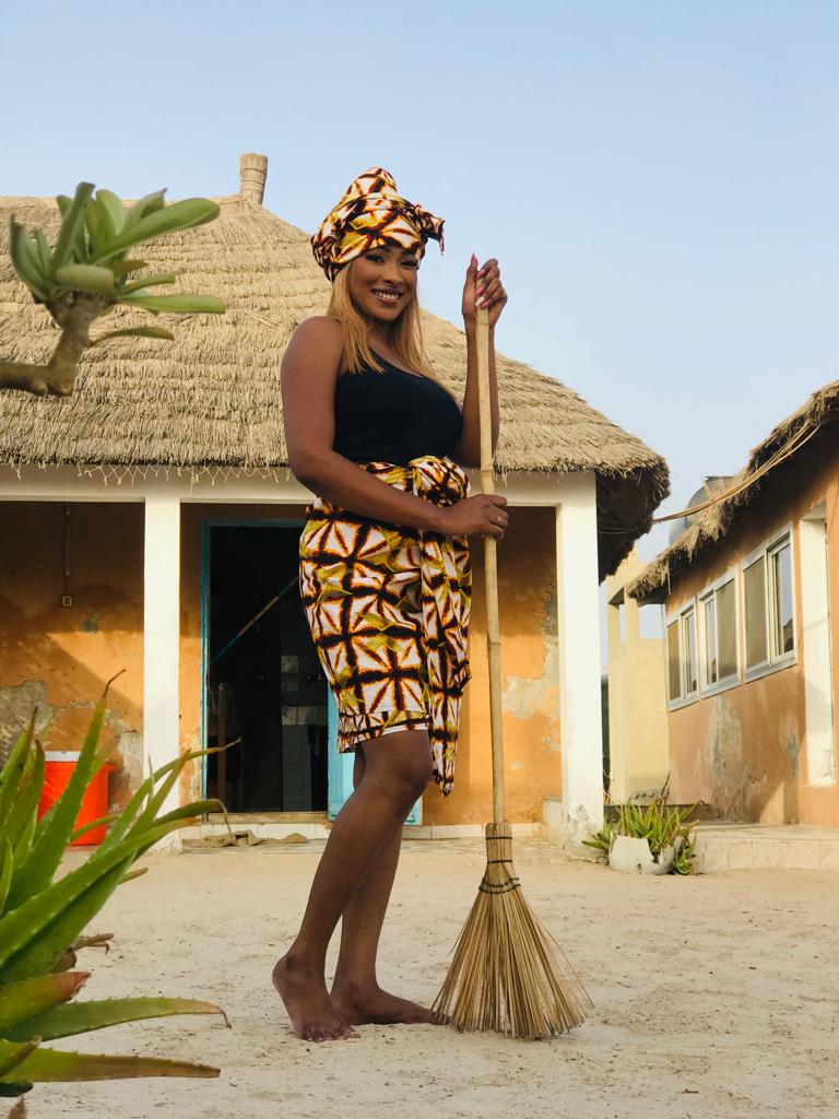 VIDEO OFFICIELLE: L'artiste Chadia met sur le marché WEROU WAAY