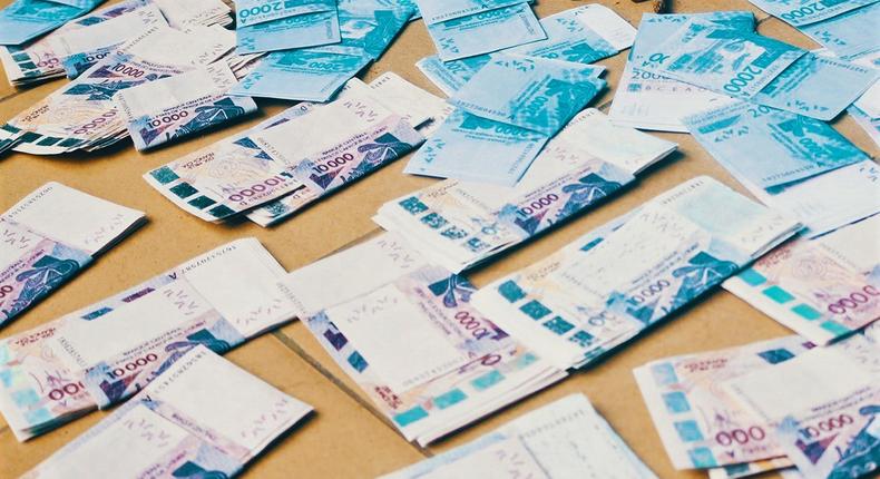 Faux billets: Après les 2 milliards, 3 autres milliards trouvés chez le présumé cerveau