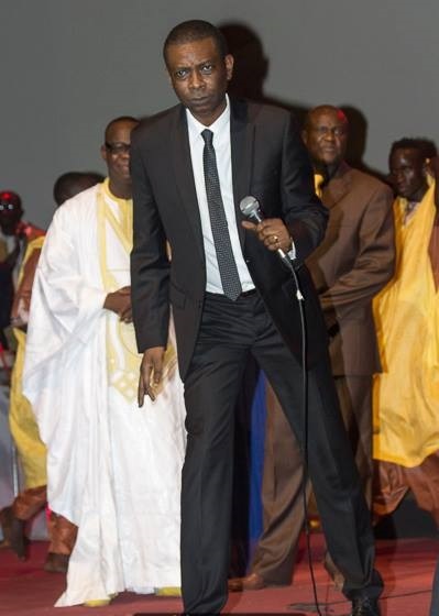Qu´arrive t-il á Youssou Ndour quand il ne porte pas ses lunettes?