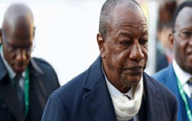 Guinée: L’ancien président Apha Condé en route vers les Emirats Arabes Unis Guinée: L’ancien président Apha Condé en route vers les Emirats Arabes Unis