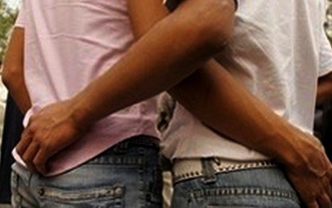 Malika Plage : Deux couples de pédés surpris en pleins ébats