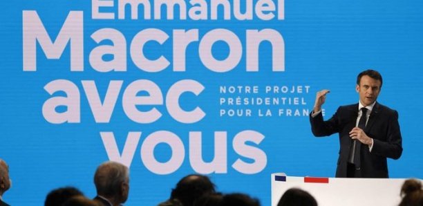 Présidentielle 2022: le programme d’Emmanuel Macron déjà sous le feu des critiques
