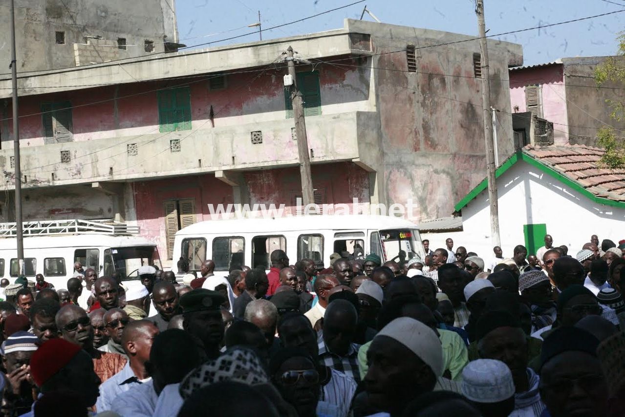 Photos - Levée du corps de Me Birame Sassoum Sy, Tanor craque !