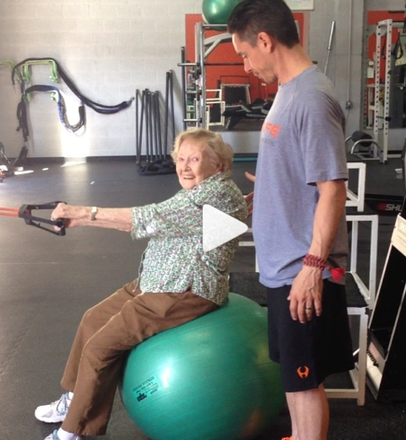 Une mamie de 97 ans accro au fitness !