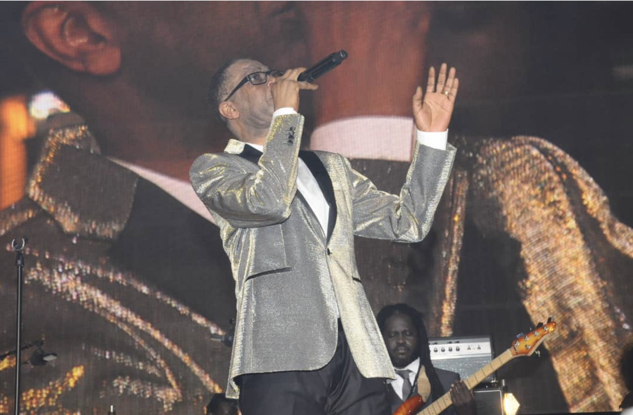 Paris Rakhass Bercy Youssou Ndour revient en force et enflamme encore