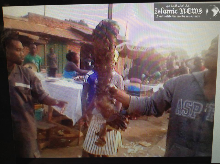 Des jambes de musulmans rôties vendues sur un marché à Bangui