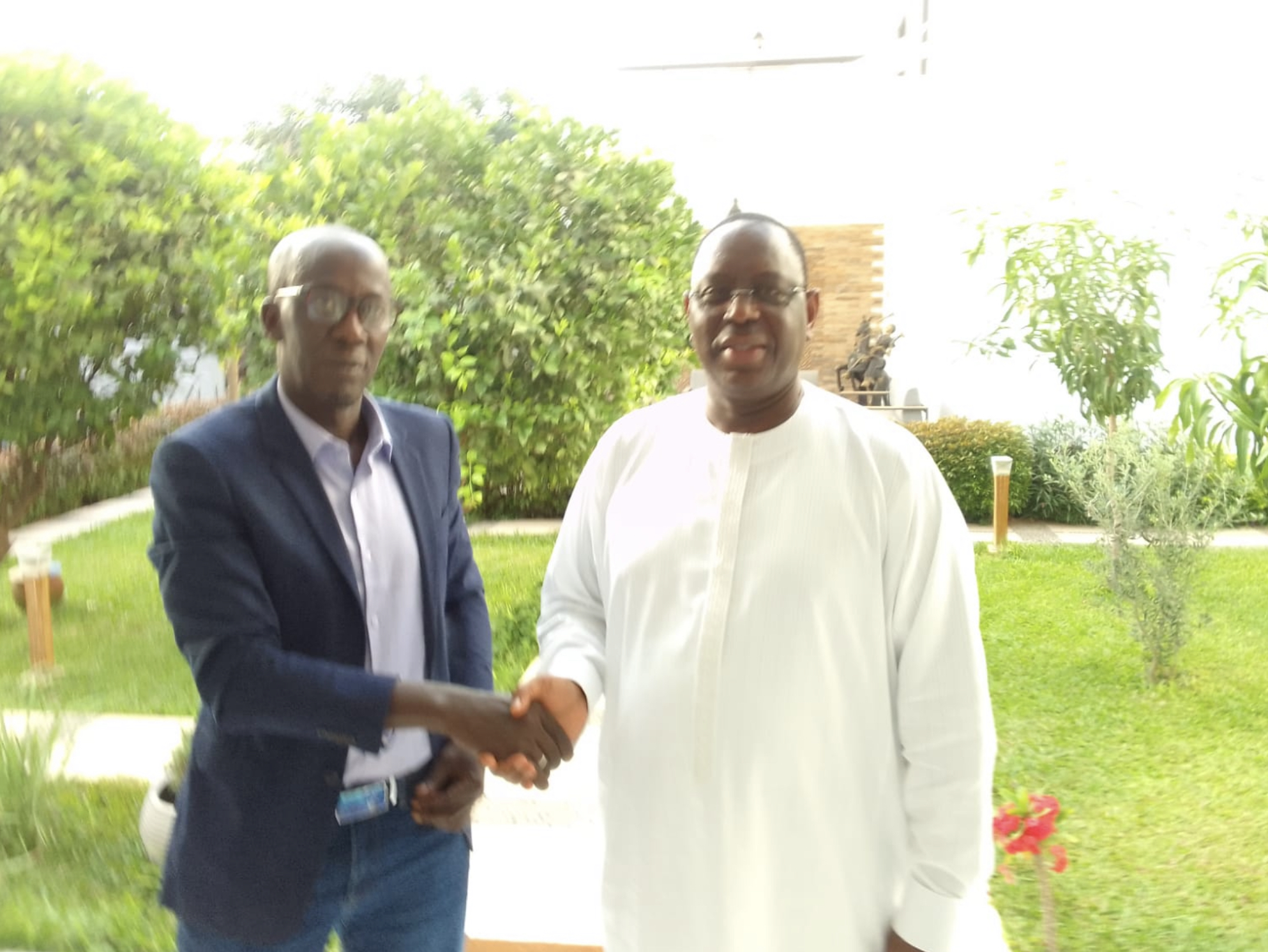 URGENT:Sonko vient de perdre un de ses grands defenseurs à Paris Khalifa Abacar Diop rejoint Macky