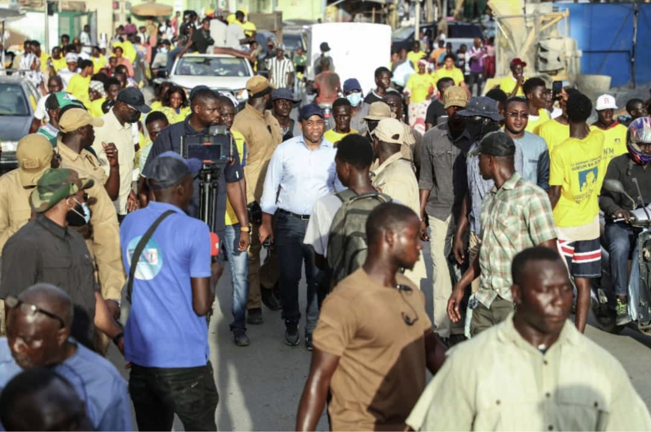 Selections" legislatives 2022: Gueum Sa Bopp dans les rues de Dakar. Le Président Bougane Gueye en communion avec les dakarois, donne 10 raisons pour ne pas voter la liste Benno.