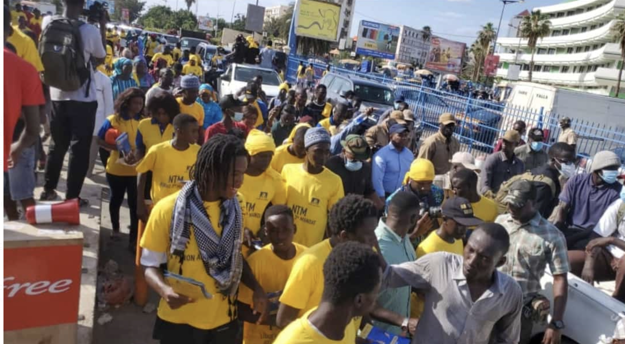 Selections" legislatives 2022: Gueum Sa Bopp dans les rues de Dakar. Le Président Bougane Gueye en communion avec les dakarois, donne 10 raisons pour ne pas voter la liste Benno.