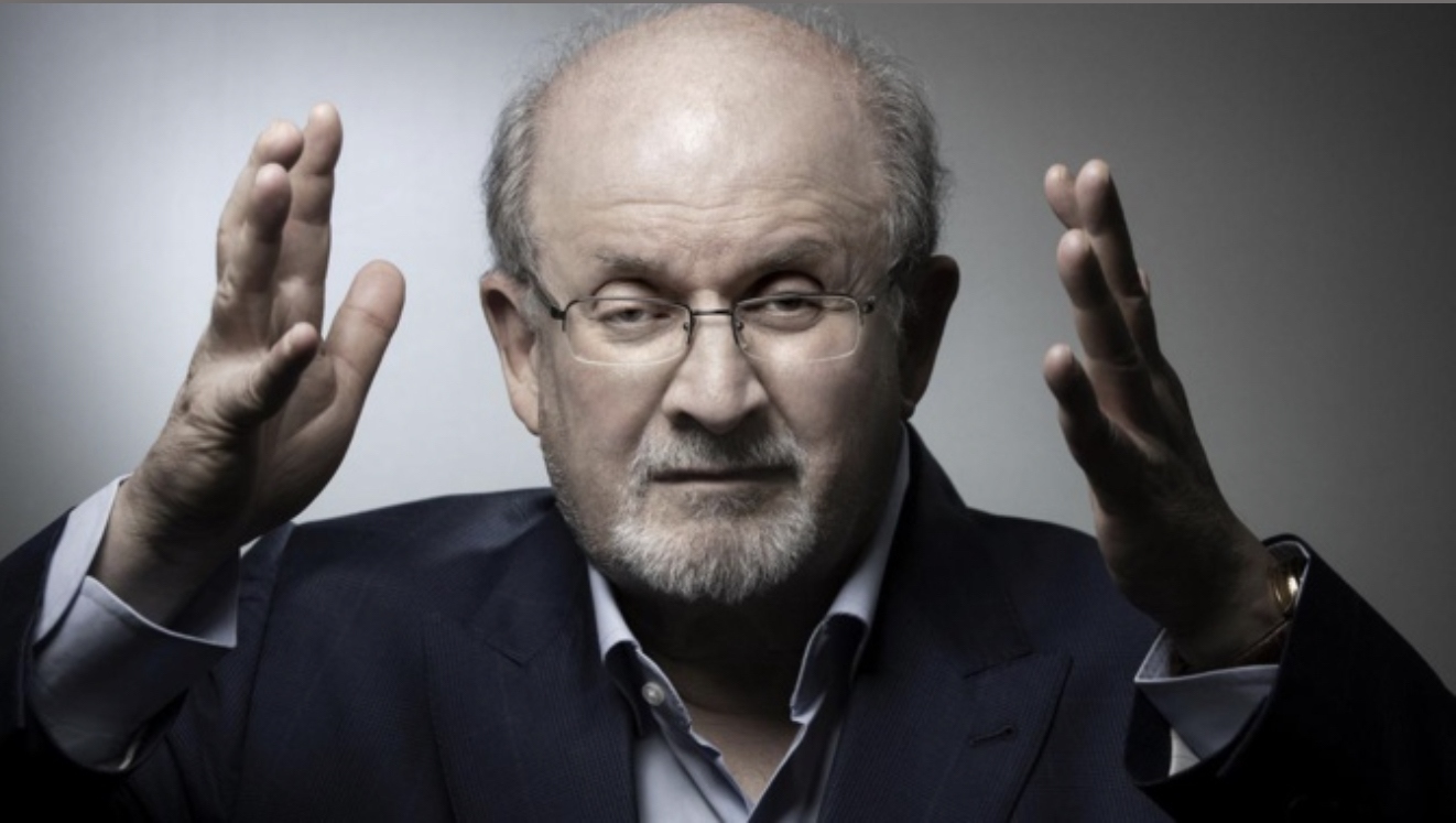 Etats-Unis: Salman Rushdie, poignardé, placé sous respiration artificielle, pourrait perdre un oeil