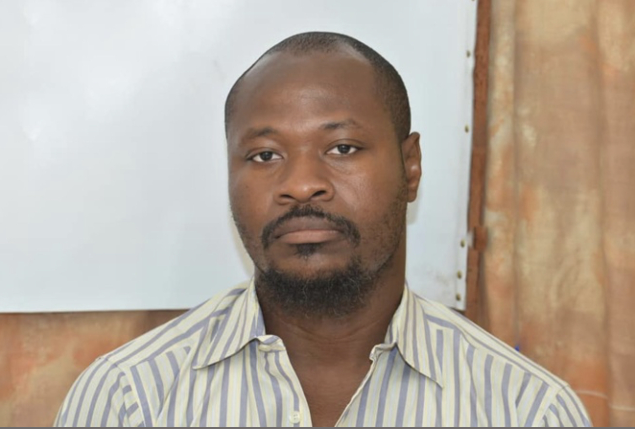 Mafia des visas: Guy Marius Sagna débarque à l’ambassade de France Mafia des visas: Guy Marius Sagna débarque à l’ambassade de France