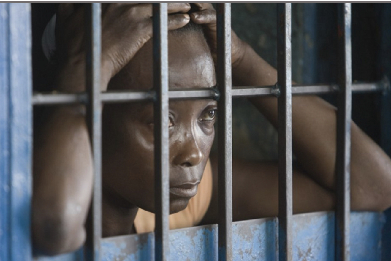 Usage de stupéfiant : Une étudiante gabonaise dépouille sa sœur et sa copine pour se droguer